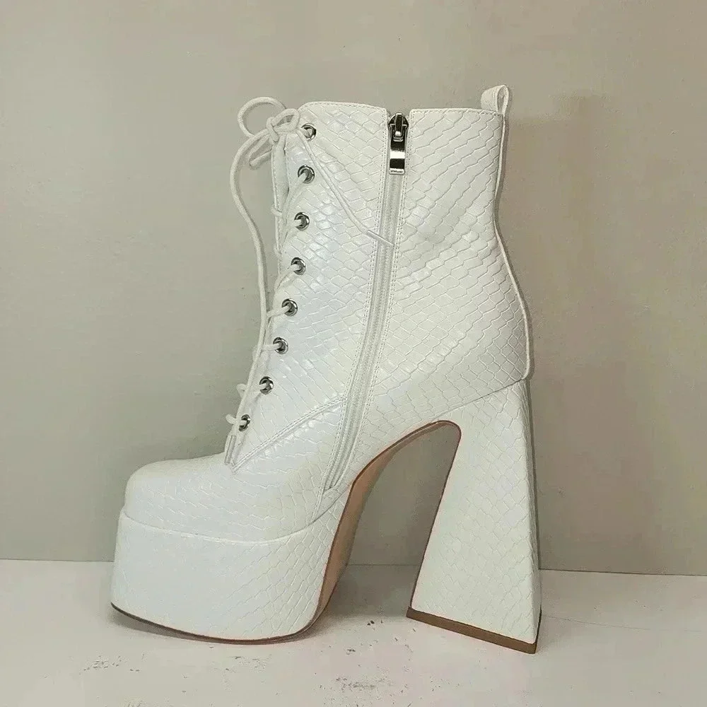 Accloris platform boots size 8 new with box